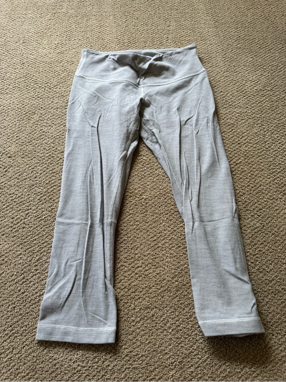 Lululemon cropped leggings size 6 grey Merle color.